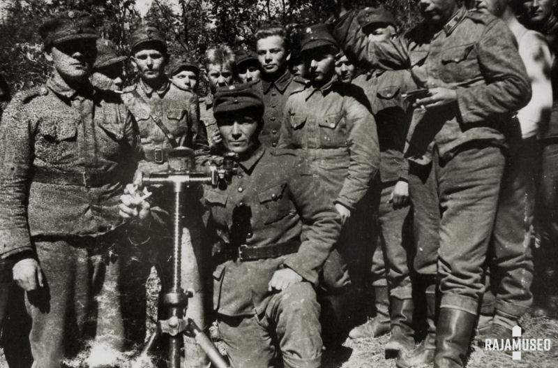 RjP 4 krh-joukkue kevät 1942.jpg