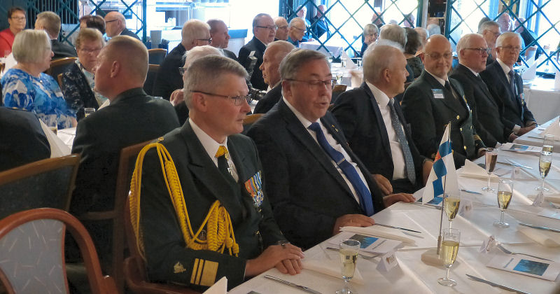 pöytä2.jpg